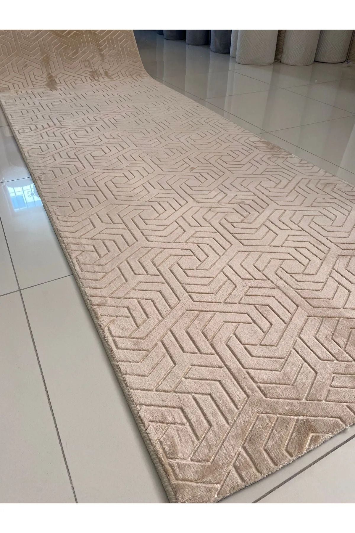 Dinarsu Serisi Bej Yıkanabilir Kesme Halı